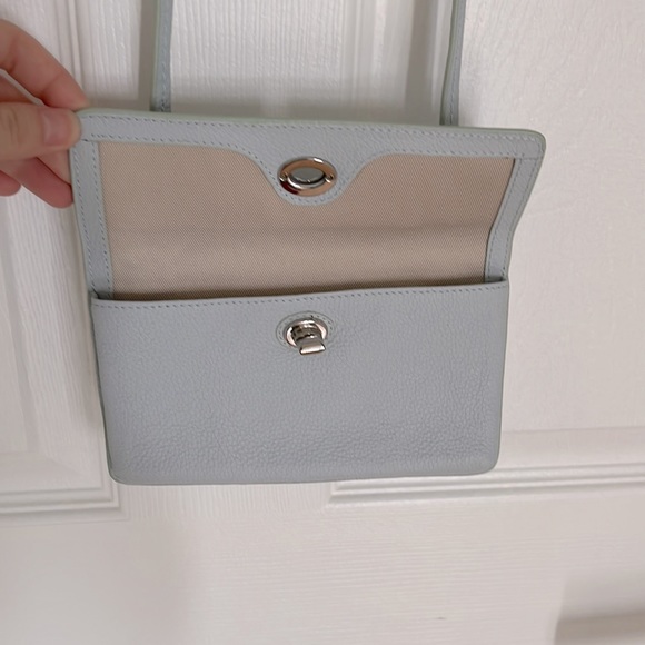 Danier wallet on chain (more like a wallet on strap) - Picture 3 of 6